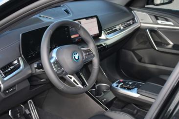 BMW IX2 EDrive20 — photo 9