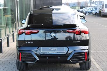 BMW IX2 EDrive20 — photo 11