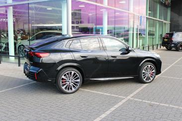BMW IX2 EDrive20 — photo 14