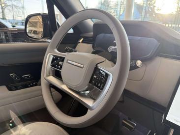 Land Rover Range Rover P550e — photo 21