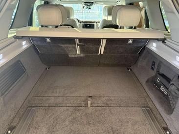 Land Rover Range Rover P550e — photo 25