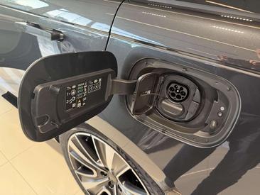 Land Rover Range Rover P550e — photo 29