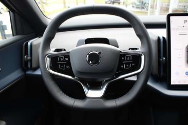 Volvo EX30 Single Motor Extended Range — photo 12