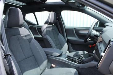 Volvo EX40 Single Motor Extended Range — photo 4