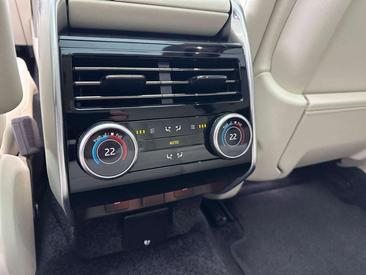 Land Rover Range Rover D350 — photo 28