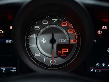 Ferrari F8 Spider — photo 13