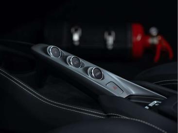 Ferrari F8 Spider — photo 27