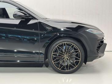 Lamborghini Urus SE — photo 8