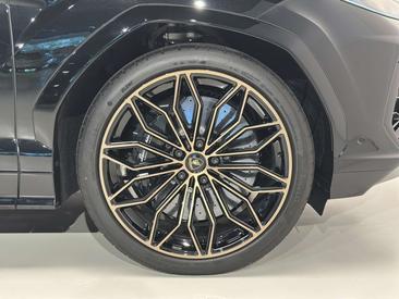 Lamborghini Urus SE — photo 9