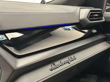 Lamborghini Urus SE — photo 20
