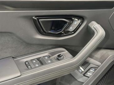 Lamborghini Urus SE — photo 29