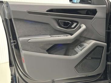 Lamborghini Urus SE — photo 30