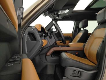 Land Rover Defender 130 D300 MHEV — photo 11