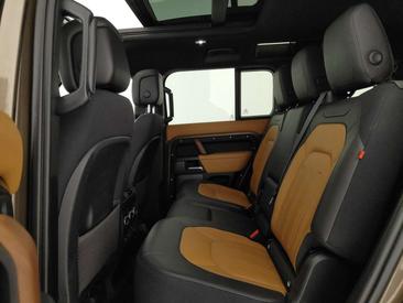 Land Rover Defender 130 D300 MHEV — photo 12