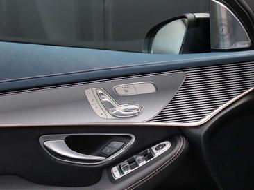 Mercedes EQC 400 — photo 19
