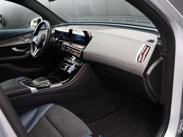 Mercedes EQC 400 — photo 22