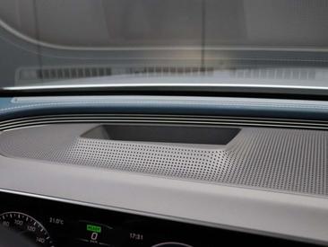 Mercedes EQC 400 — photo 24