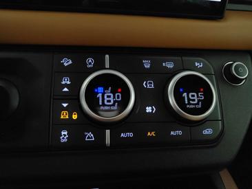 Land Rover Defender 130 D300 MHEV — photo 29