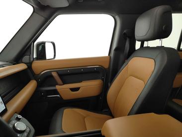 Land Rover Defender 130 D300 MHEV — photo 39