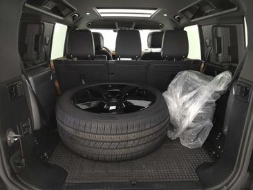 Land Rover Defender 130 D300 MHEV — photo 41