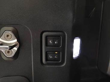 Land Rover Defender 130 D300 MHEV — photo 42