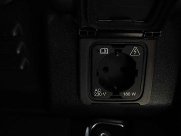 Land Rover Defender 130 D300 MHEV — photo 44