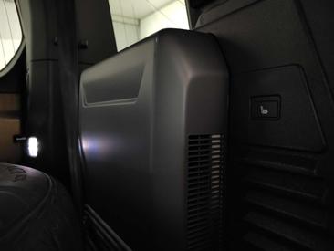 Land Rover Defender 130 D300 MHEV — photo 48