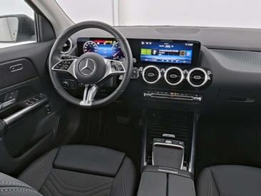 Mercedes GLA 200 — photo 15