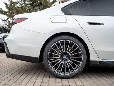 BMW Série 7 Berline 740d — photo 9