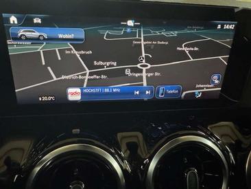 Mercedes GLA 200 — photo 18