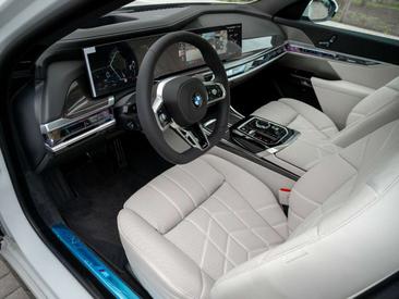 BMW Série 7 Berline 740d — photo 11