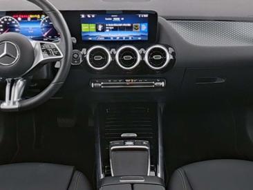Mercedes GLA 200 — photo 20