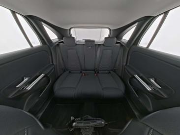 Mercedes GLA 200 — photo 21