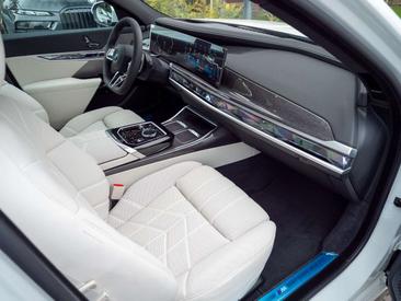 BMW Série 7 Berline 740d — photo 26