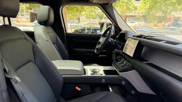 Land Rover Defender 90 D250 MHEV — photo 3