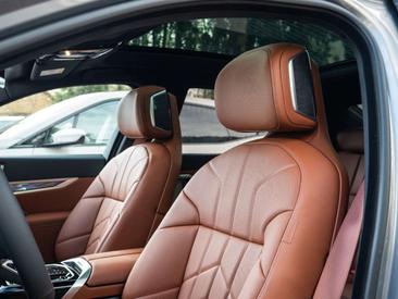 BMW Série 7 Berline 740d — photo 21
