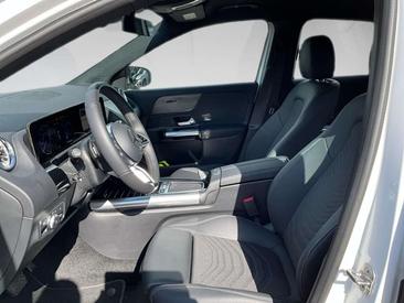 Mercedes EQA 250 — photo 8