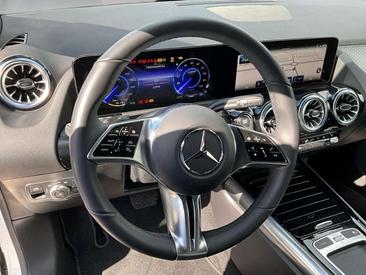 Mercedes EQA 250 — photo 9