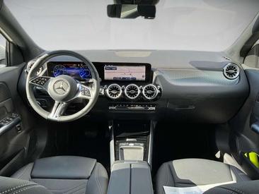 Mercedes EQA 250 — photo 10