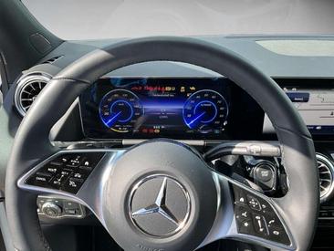 Mercedes EQA 250 — photo 12