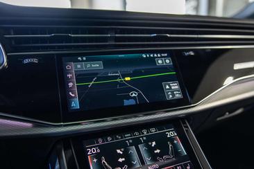 Audi Q8 Competition Plus 50 TDI Quattro — photo 27