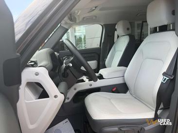 Land Rover Defender 90 D200 MHEV — photo 3