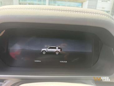 Land Rover Defender 90 D200 MHEV — photo 10
