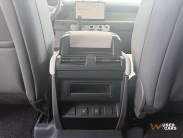Land Rover Defender 90 D200 MHEV — photo 11
