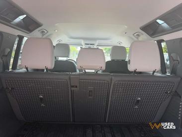 Land Rover Defender 90 D200 MHEV — photo 13
