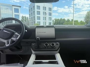 Land Rover Defender 90 D200 MHEV — photo 20