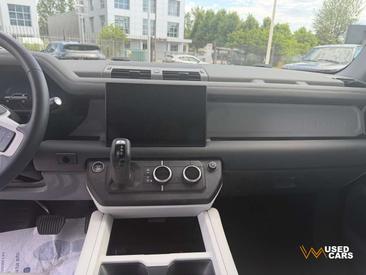 Land Rover Defender 90 D200 MHEV — photo 21