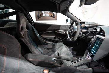 McLaren 750S — photo 50