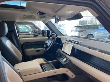 Land Rover Defender 110 D300 MHEV — photo 4