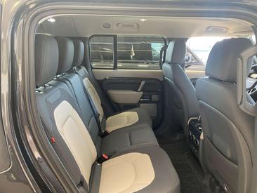 Land Rover Defender 110 D300 MHEV — photo 5
